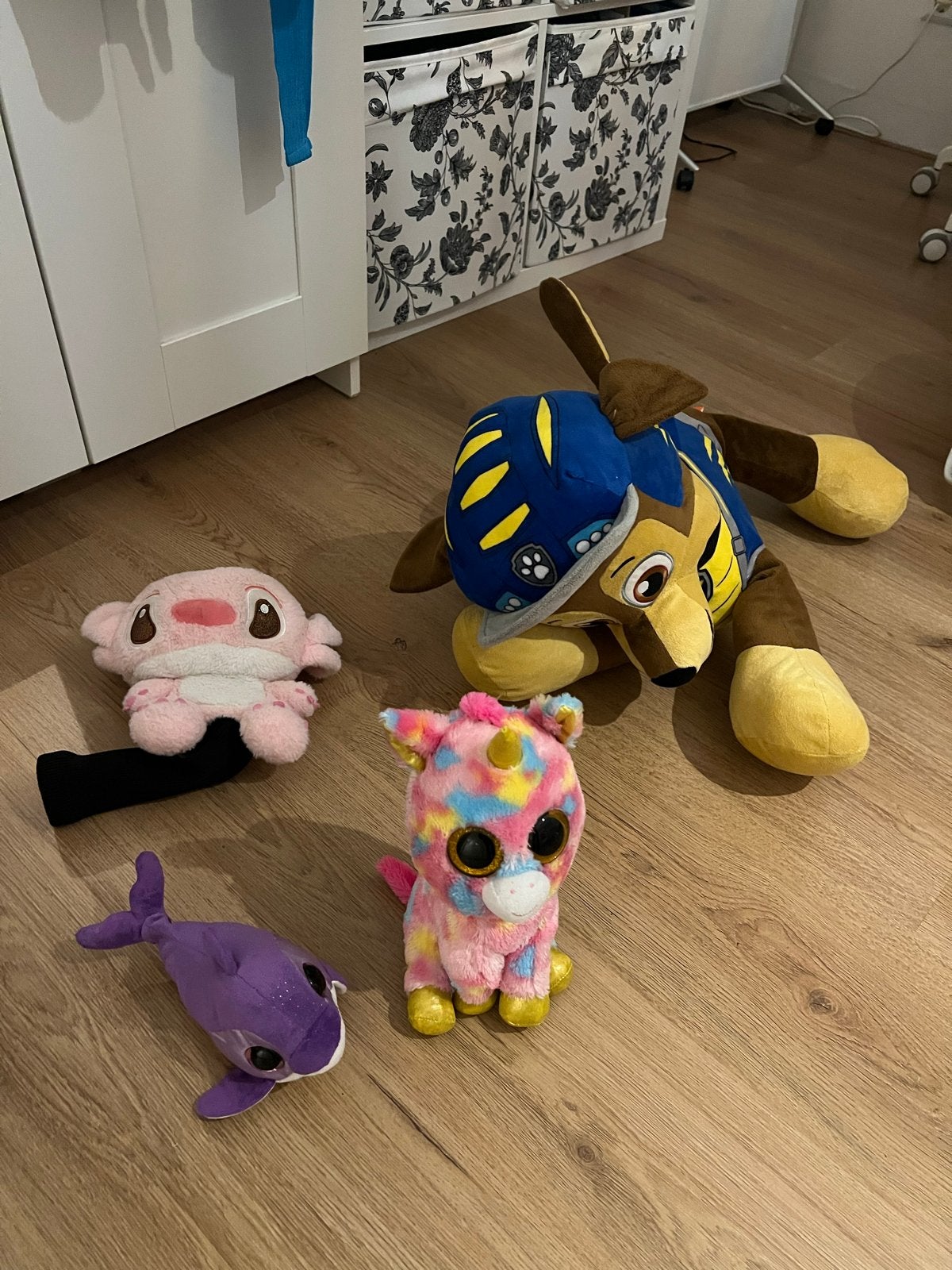 Diverse knuffels: Paw Patrol, dolfijn, eenhoorn, roze Stitch, Gebruikt, Blauw, Middelgroot (20 tot 80 cm), Paw Patrol