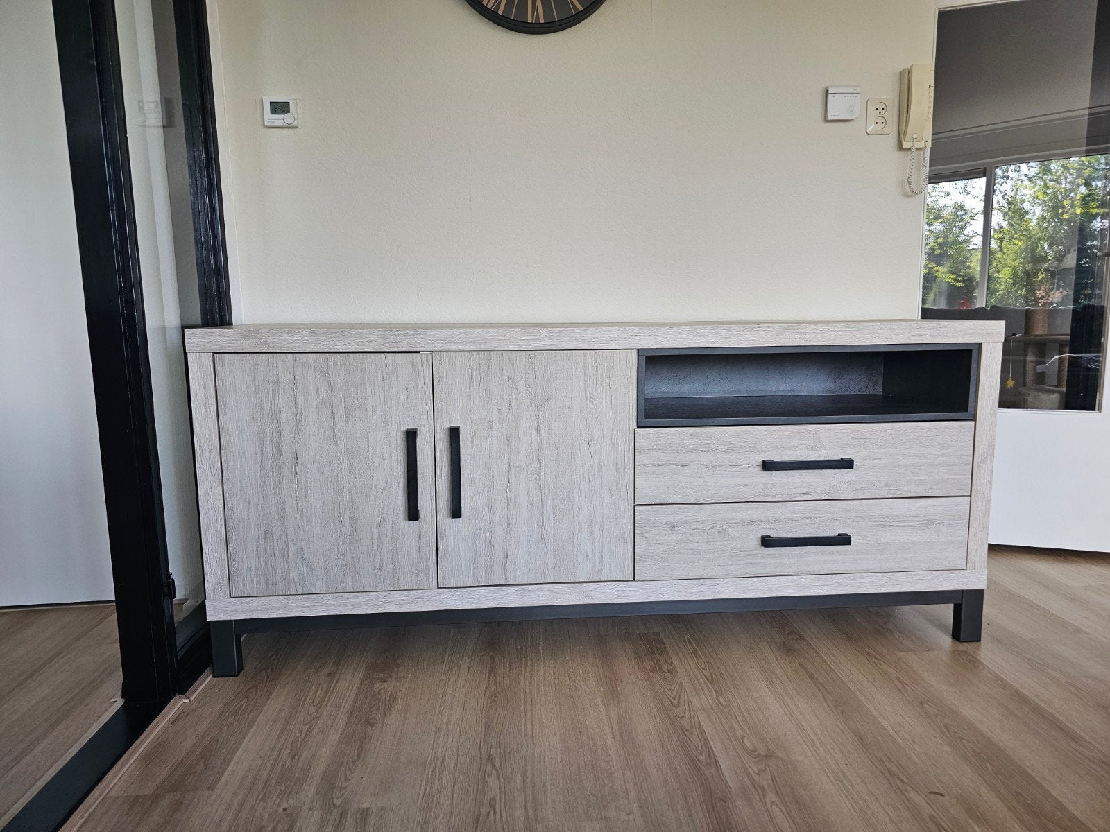Stijlvol dressoir met lades en deuren - Zo goed als nieuw, Modern, Scandinavisch, 150 tot 200 cm, Met lade(s), Zo goed als nieuw