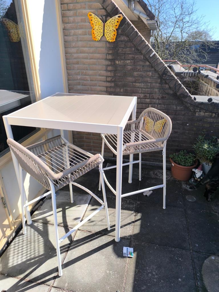 Bartafel en barkrukken voor buiten, Ophalen
