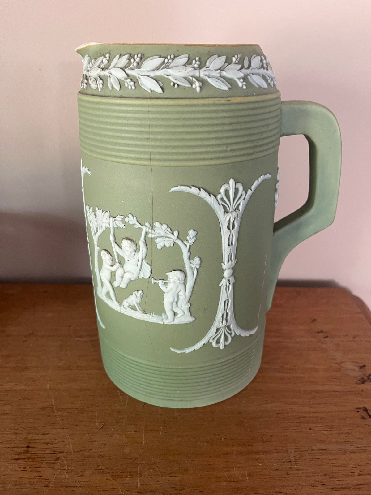 Antieke Wedgwood Jasperware Groene Kan met Reliëf, Ophalen of Verzenden