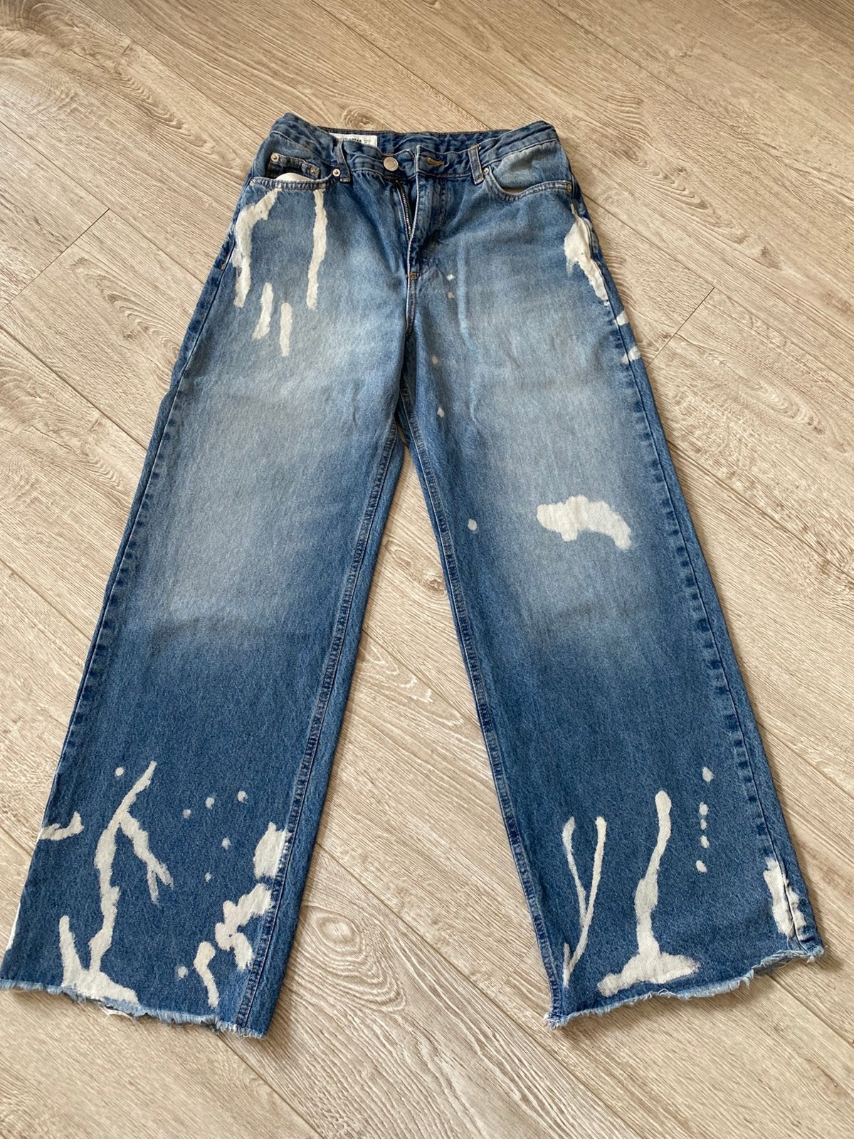 Jeans met “vlekken” maat 24, Ophalen of Verzenden, Nieuw, Blauw, W27 (confectie 34) of kleiner
