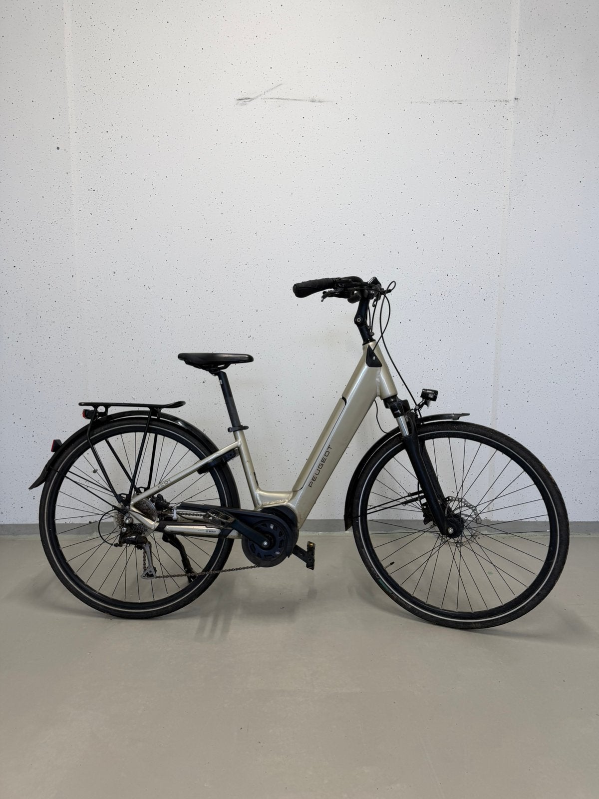Bosch e Bike 500wh peugeot electrische fiets lage km, Ophalen of Verzenden