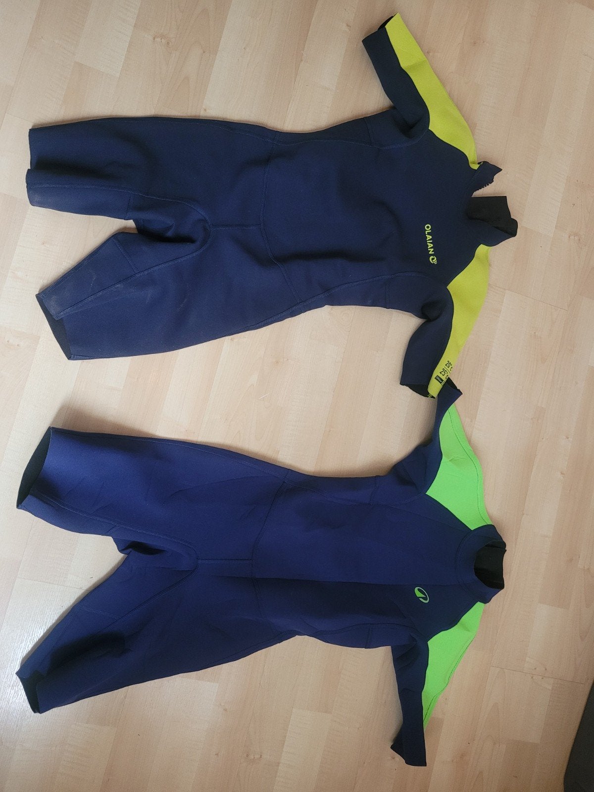 Twee kinderwetsuits - geel (12 jr) en groen (10/11 jr), Watersport en Boten, Ophalen of Verzenden