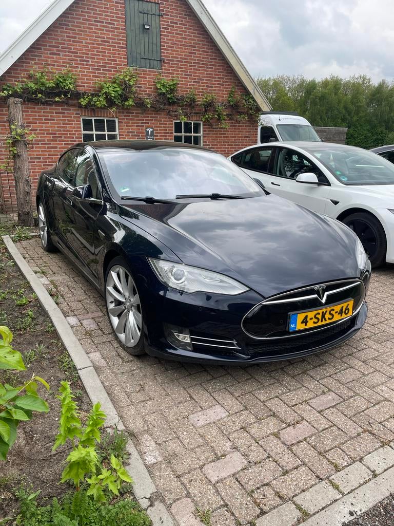 Free supercharging Tesla Model S P85+ Blauw, Auto's, Tesla, 104 €/maand, Achterwielaandrijving, Origineel Nederlands, 2075 kg