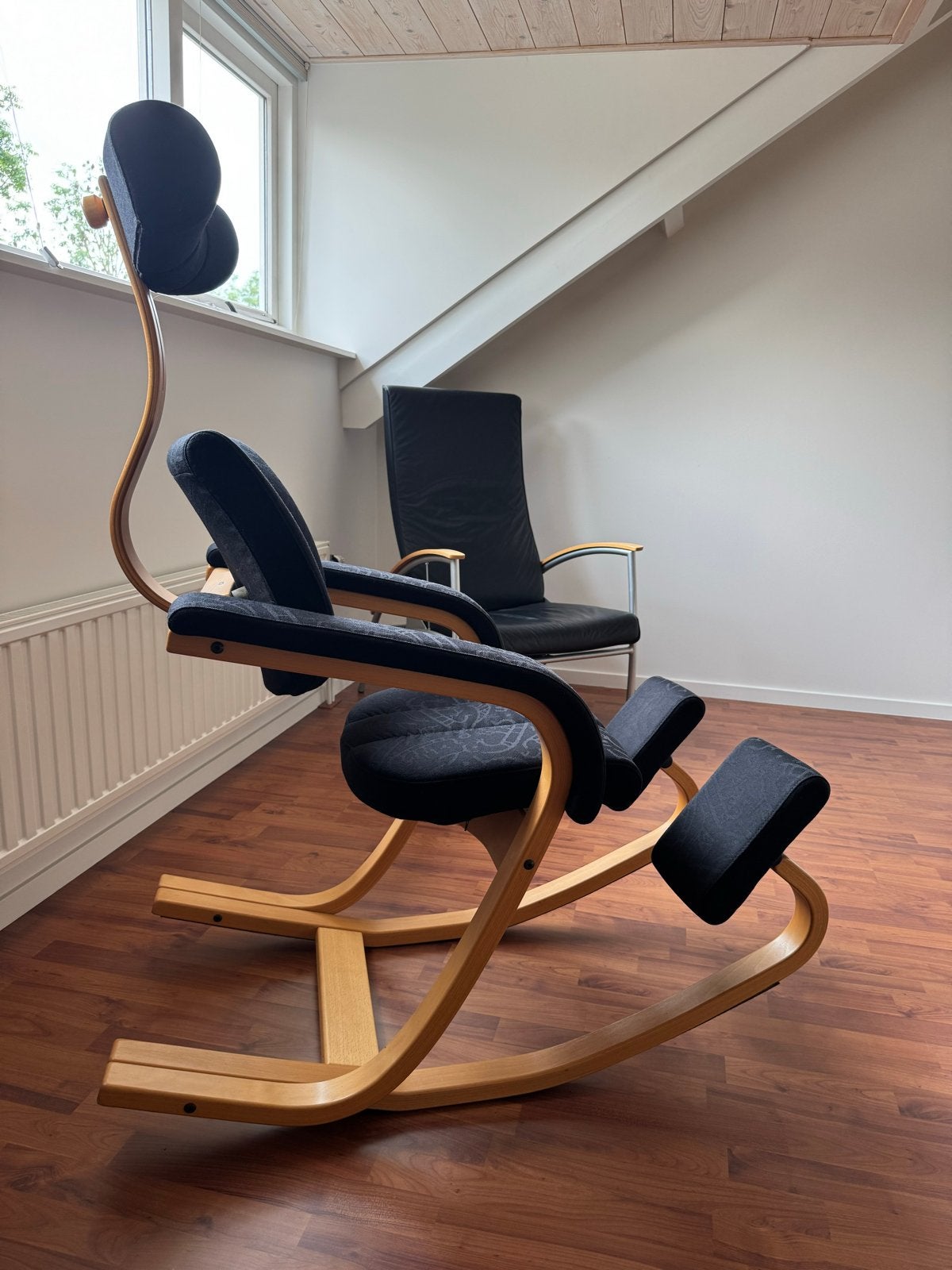 Stokke Duo Balance kniestoel - Ergonomisch & Comfortabel, Huis en Inrichting, Stoelen, Ophalen, Zwart, Zo goed als nieuw, Eén