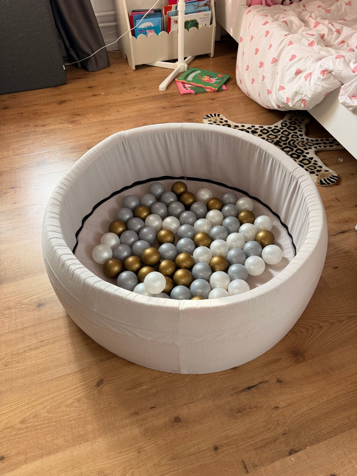 Ballenbak met ballen - Grijs/Wit/Goud, Ophalen, Gebruikt, Jongen of Meisje