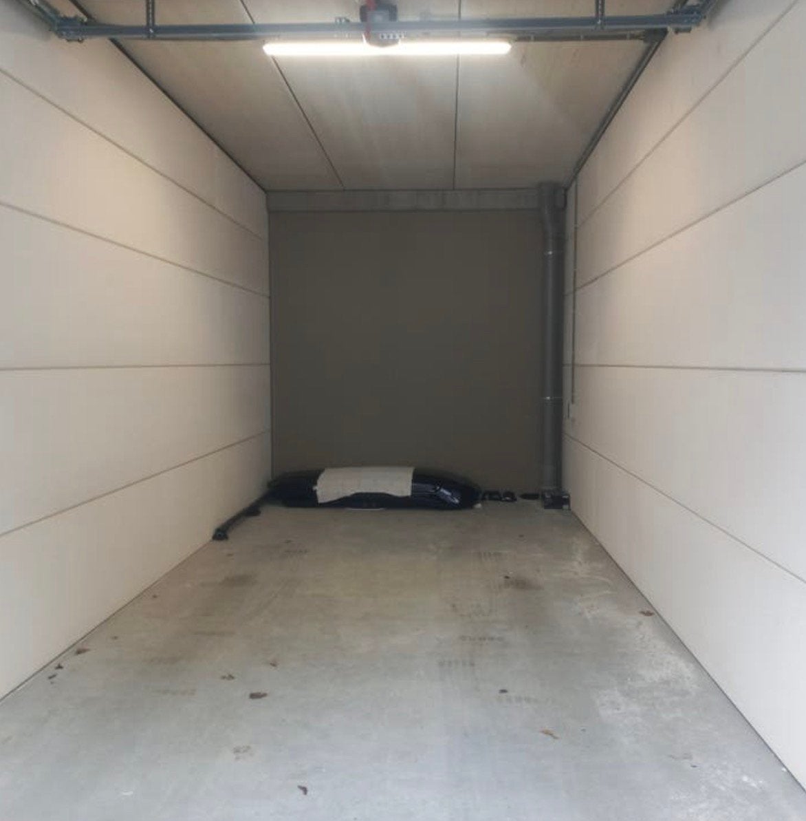 TE HUUR GARAGEBOX HOOGVLIET