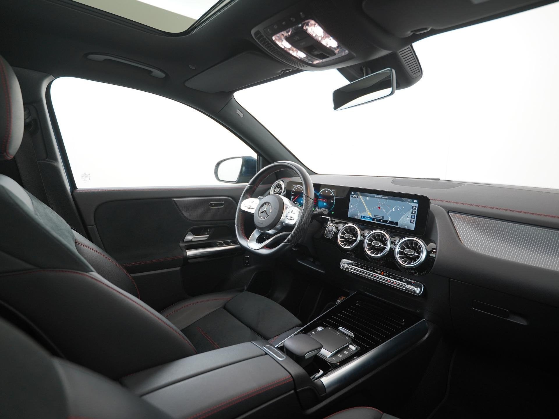 Mercedes-Benz EQA 250 AMG Line 67kWh | SOH 96% | Panoramadak, Auto's, 190 pk, Blauw, Leder en Stof, 67 kWh