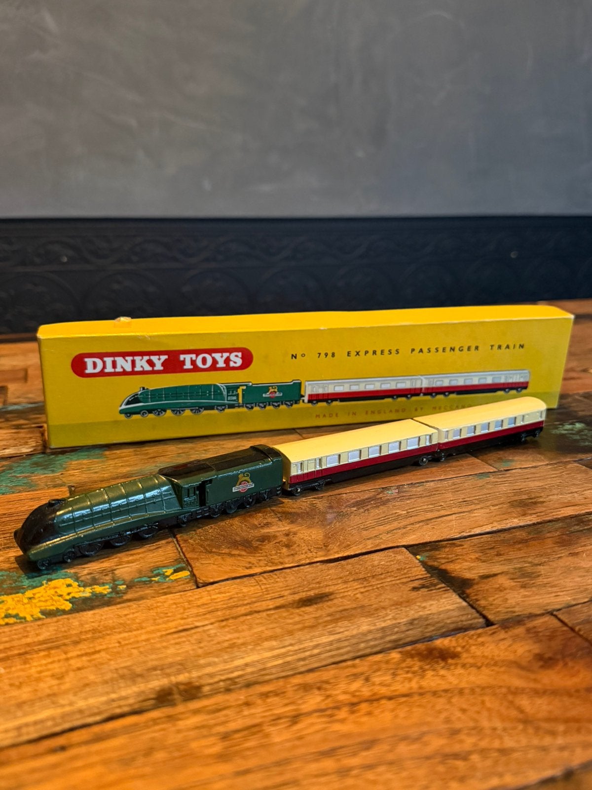 Dinky Toys 798 Express Passenger Train – met originele doos, Hobby en Vrije tijd, Ophalen of Verzenden, Zo goed als nieuw, Overige typen