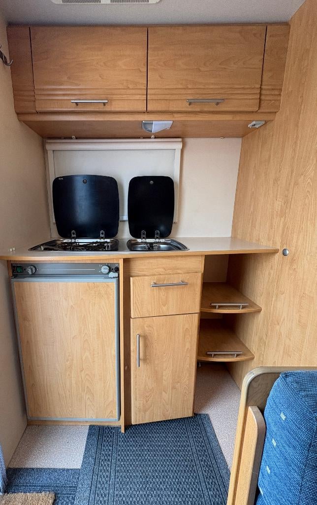 Aangeboden een nette Caravelair Antarès Luxe "Sporting" 400, Caravans en Kamperen, Caravans, Treinzit, Particulier, 500 - 750 kg