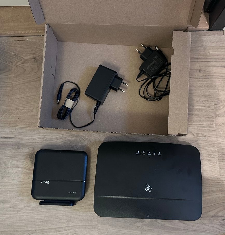 Kpn Box 12 en kpn wifi versterker, Ophalen of Verzenden, Zo goed als nieuw