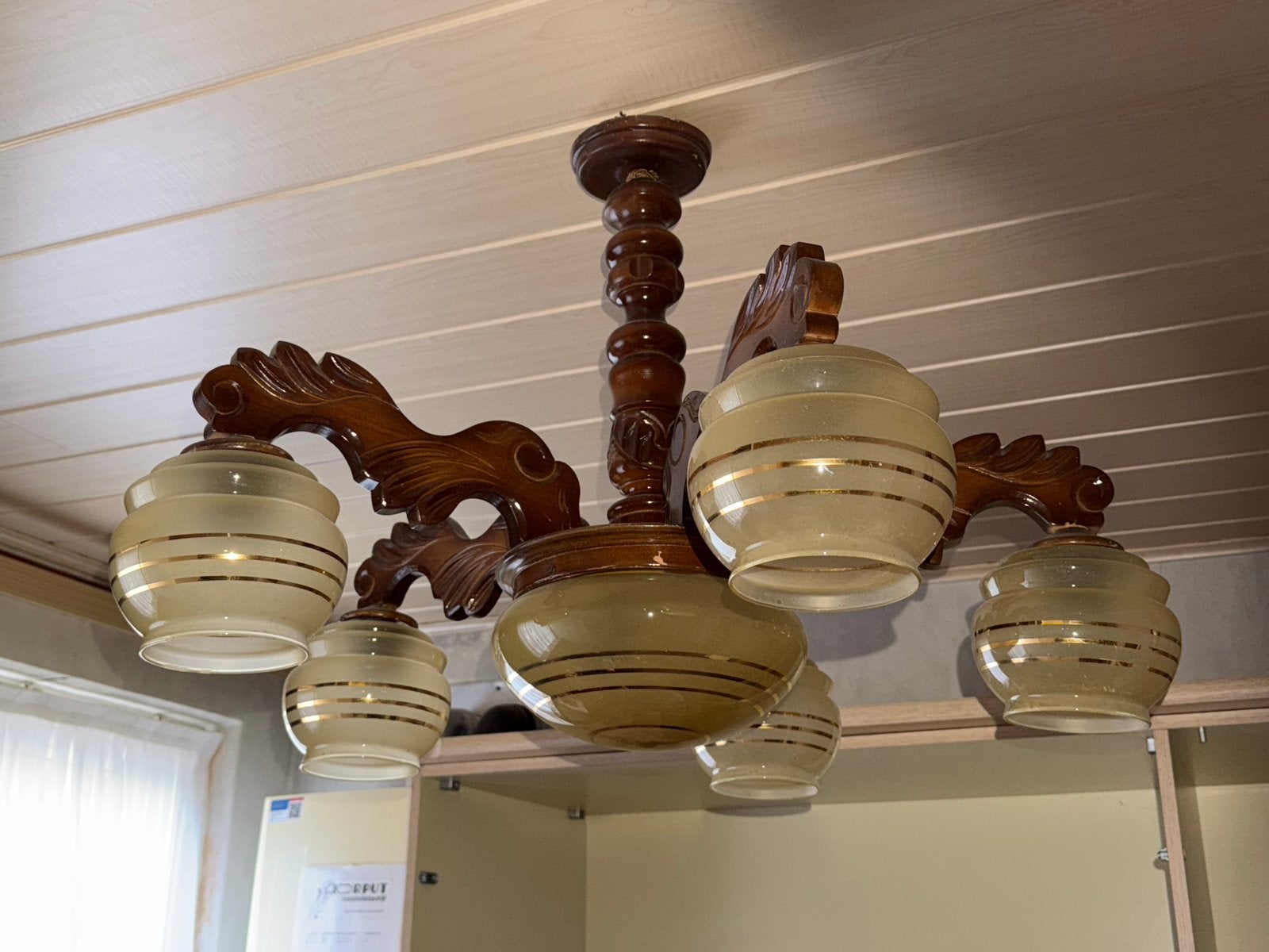 Vintage houten hanglamp met 6 glazen kappen, Gebruikt, Bruin, Hout, Overige vormen