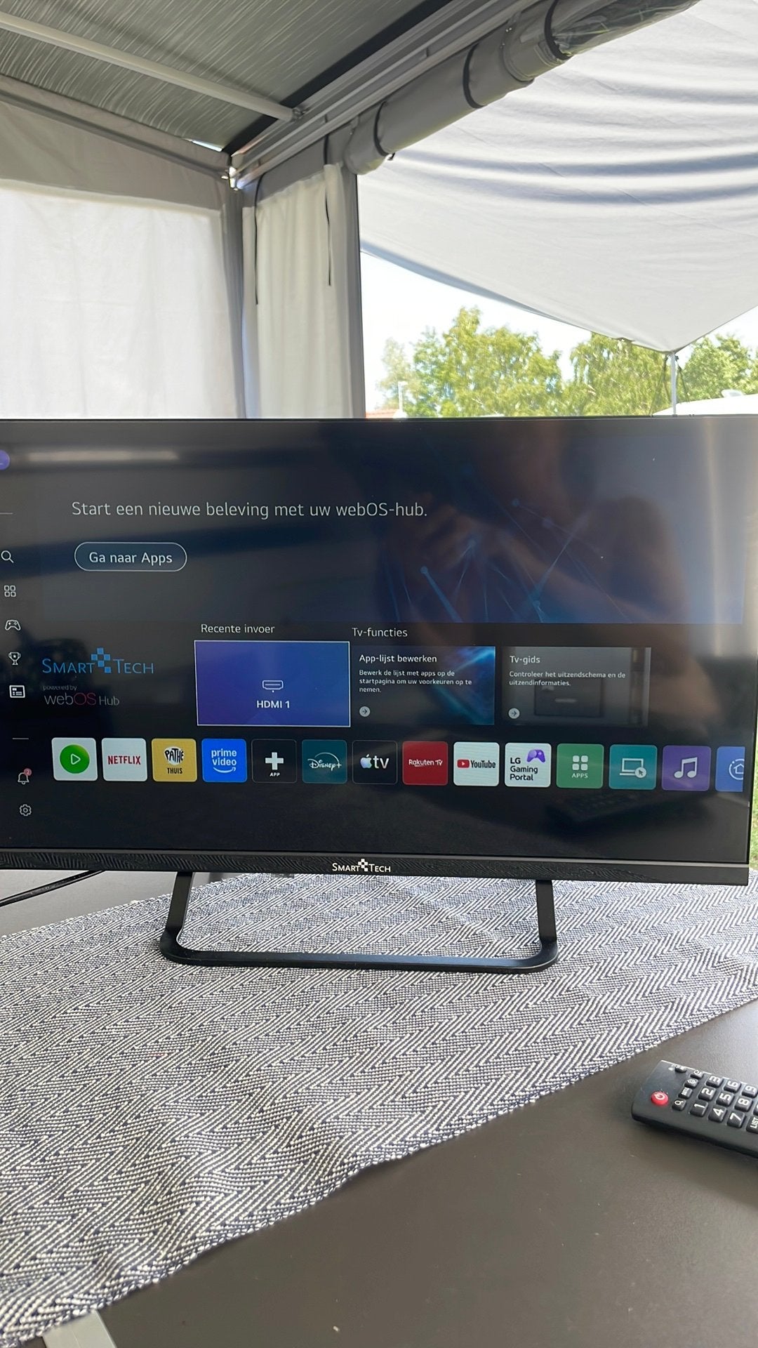Smart tech tv 24 inch 1 jaar oud, 50 Hz, Zo goed als nieuw, 100 cm of meer, Ophalen