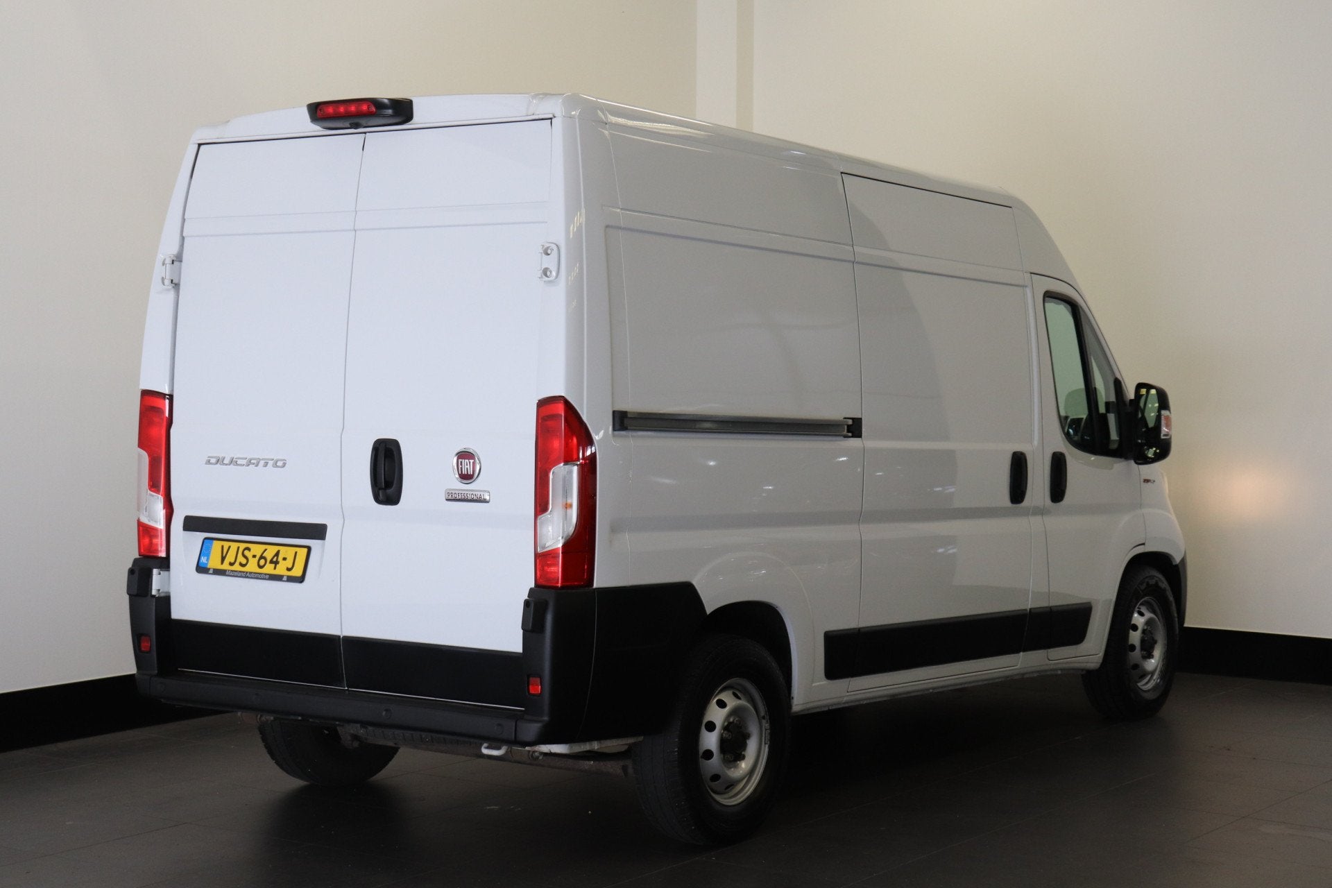Fiat Ducato 2.3 MultiJet 140PK Automaat 2x schuifdeur L2H2 E, Auto's, Stof, Gebruikt, Wit, Bedrijf