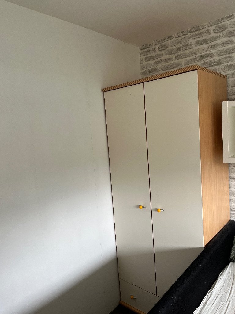 Foto 6 van Gratis afhalen bureau & kledingkast