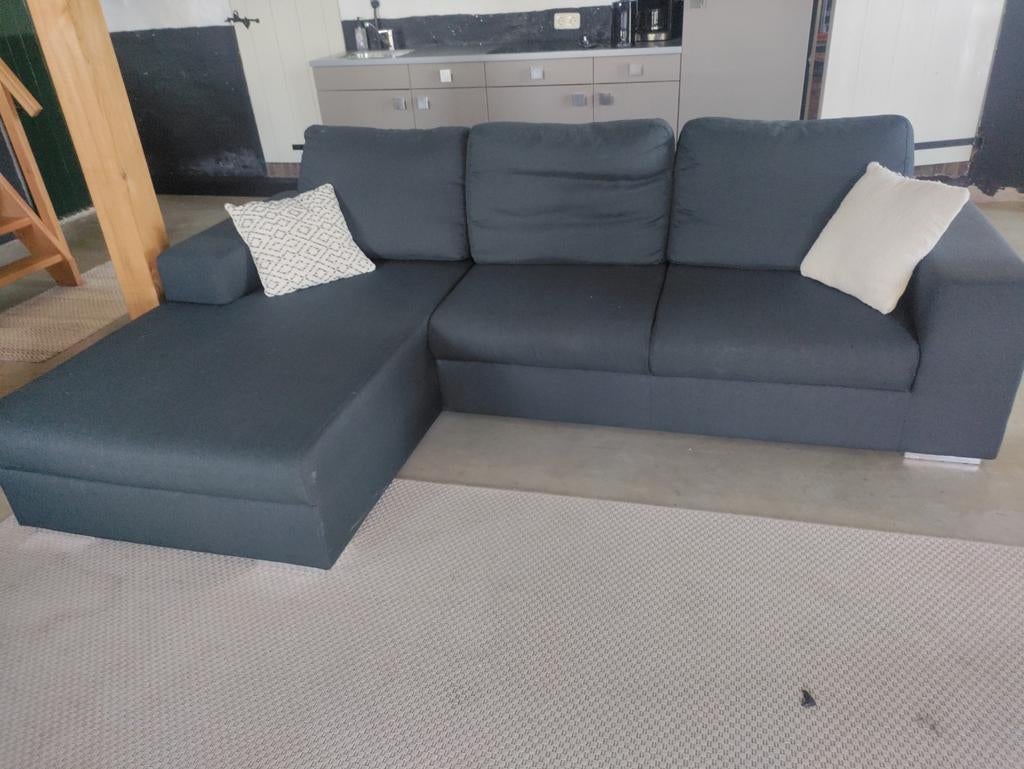 Comfortabele donkergrijze hoekbank - Zo goed als nieuw, Ophalen, 250 tot 300 cm, Modern en comfortabel, 100 tot 125 cm