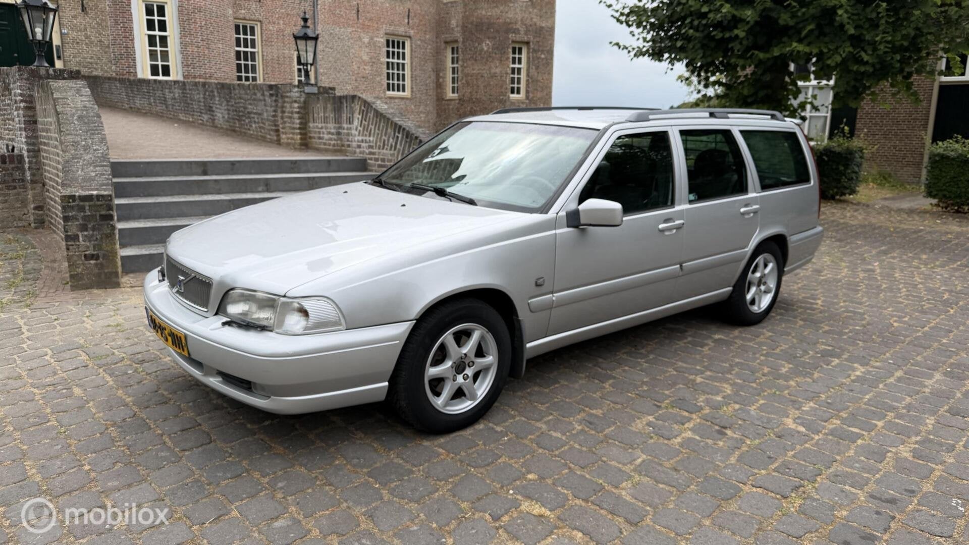 Volvo V70 2.4 Europa, koude airco, NAP, APK, keurige auto!, Auto's, Voorwielaandrijving, Gebruikt, Zwart, 1436 kg