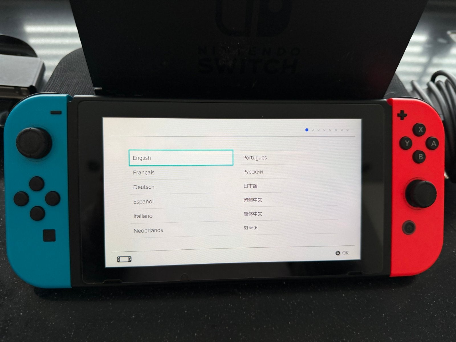 Foto 3 van Nintendo Switch Original met Joy-Cons en Dock