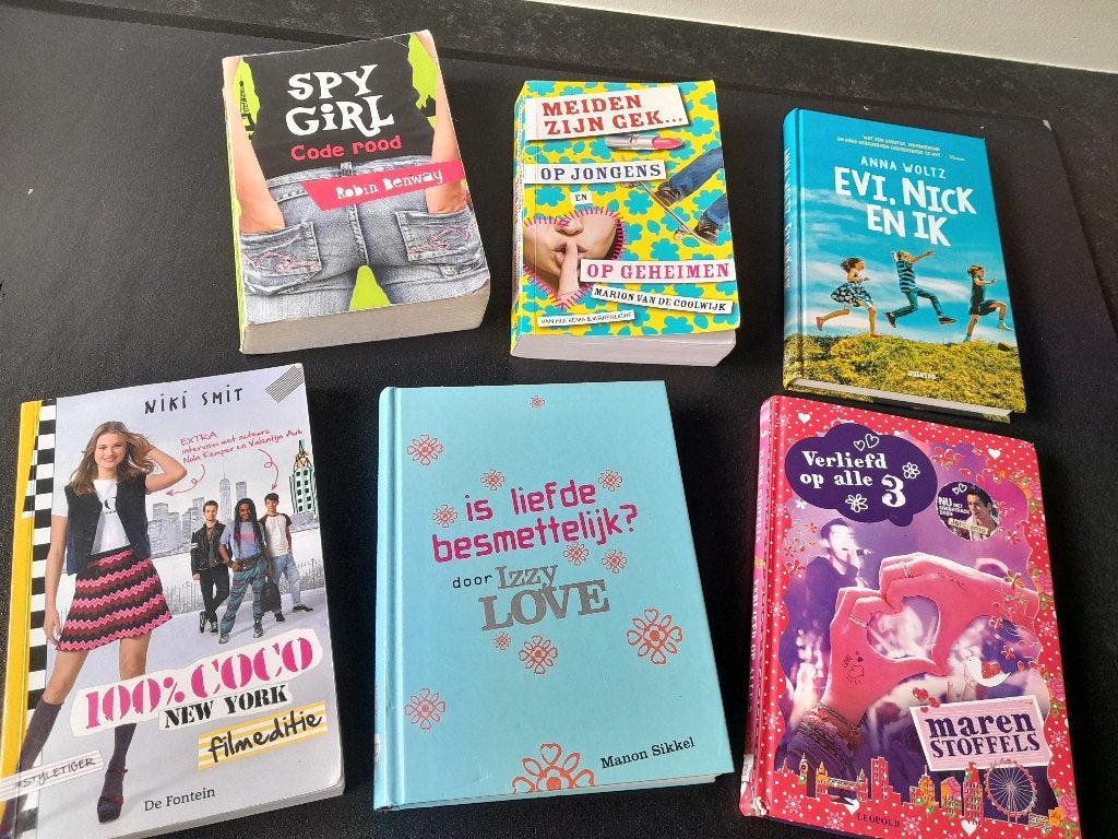 Set met 6 tienermeiden boeken oa Izzy Love en 100% Coco, Ophalen, Diverse auteurs, Zo goed als nieuw, Fictie