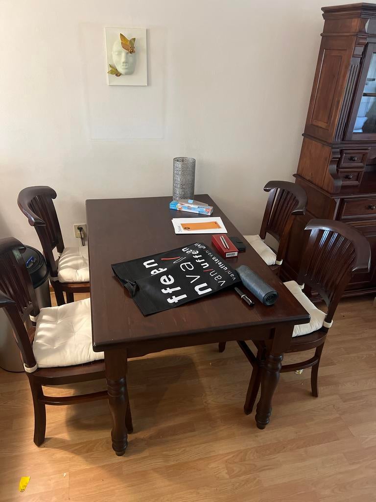 Elegante eettafel met 4 stoelen - Donkerbruin hout, Ophalen, Zo goed als nieuw, 4 tot 6 stoelen