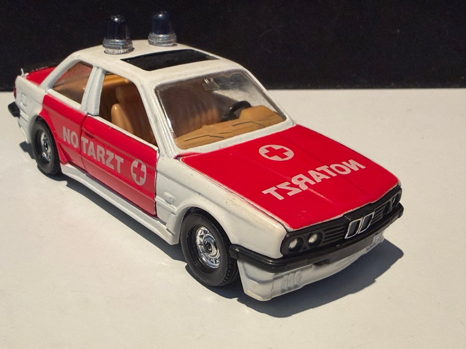 Corgi BMW 325 Notarzt Ambulance Modelauto, Ophalen of Verzenden, Gebruikt