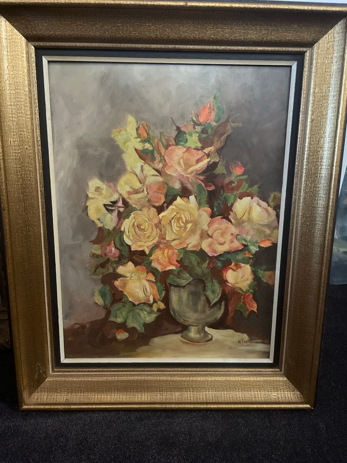 Schilderij met rozen, gesigneerd 'KIN', 40x50 cm, Bloemen, Doek, Ophalen of Verzenden, Gesigneerd