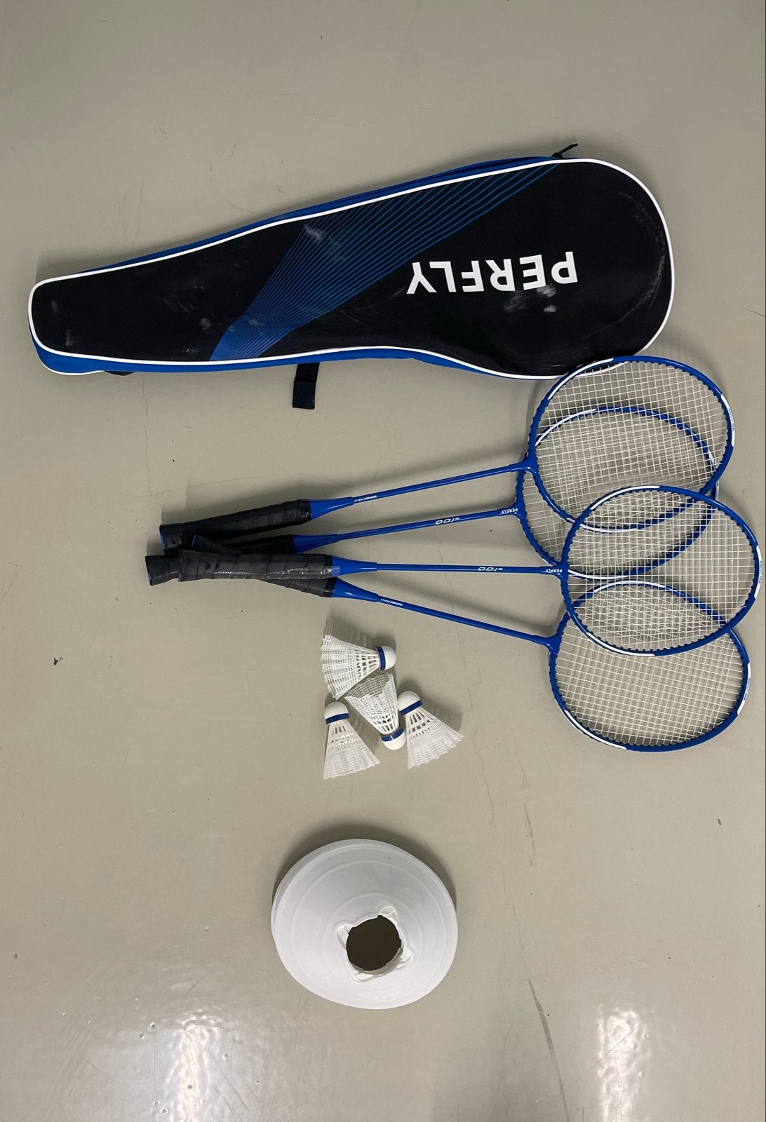 Badminton set met 4 rackets, shuttlecocks en tas, Sport en Fitness, Ophalen, Gebruikt, Racket(s)