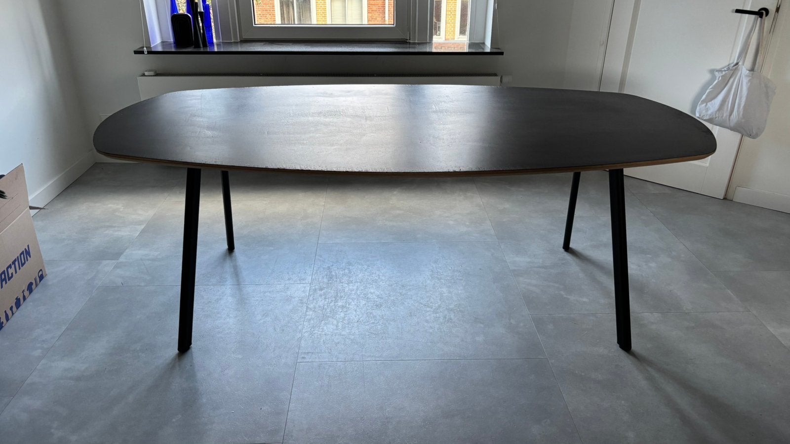 Bogard eettafel ovaal 220x110 basalt beton - zondag ophalen, Huis en Inrichting, Tafels | Eettafels, Ophalen, 100 tot 150 cm, 200 cm of meer