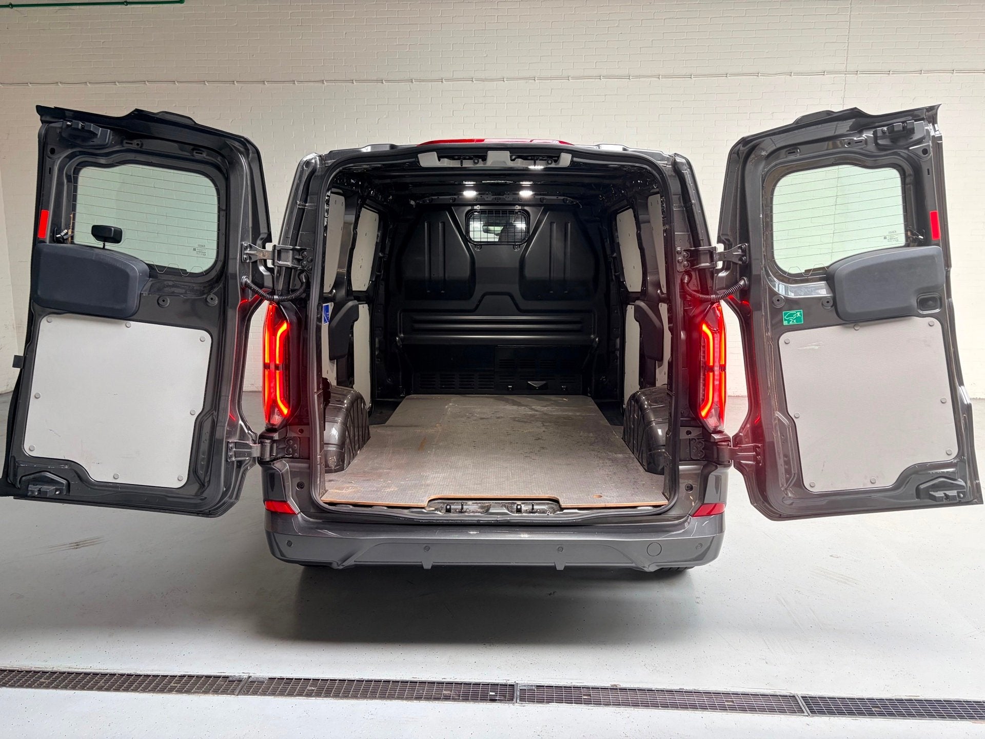Ford TRANSIT CUSTOM Automaat Sport AWD 4x4 320 2.0 TDCI 170p, Automaat, Dealer onderhouden, Gebruikt, 4 cilinders