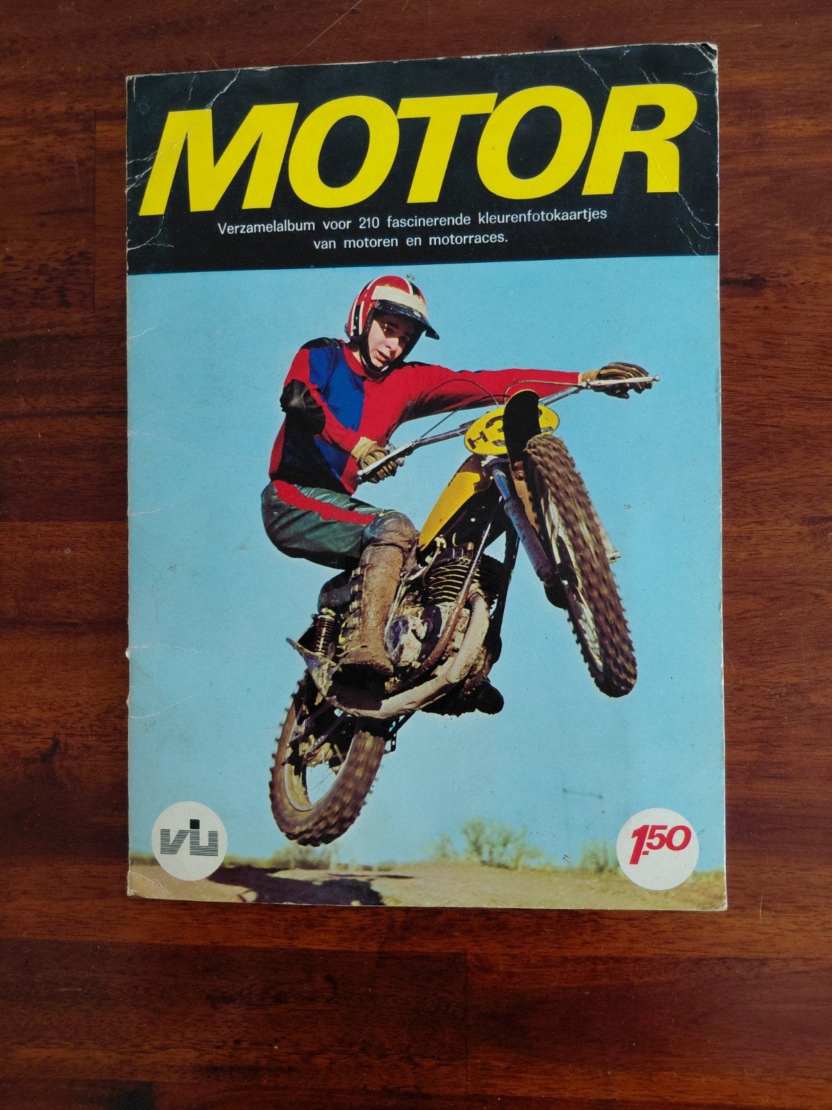 Plaatjes boek motoren 1973, Ophalen of Verzenden, Gelezen, Uitgeverij Vanderhout