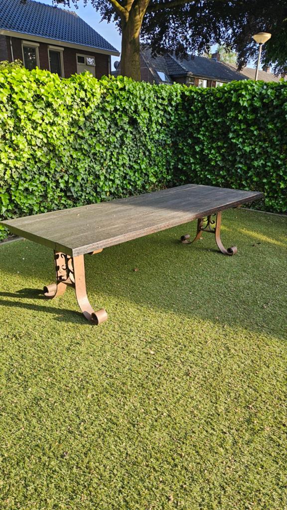 Robuuste tuintafel met smeedijzeren onderstel, Antiek en Kunst, Ophalen of Verzenden