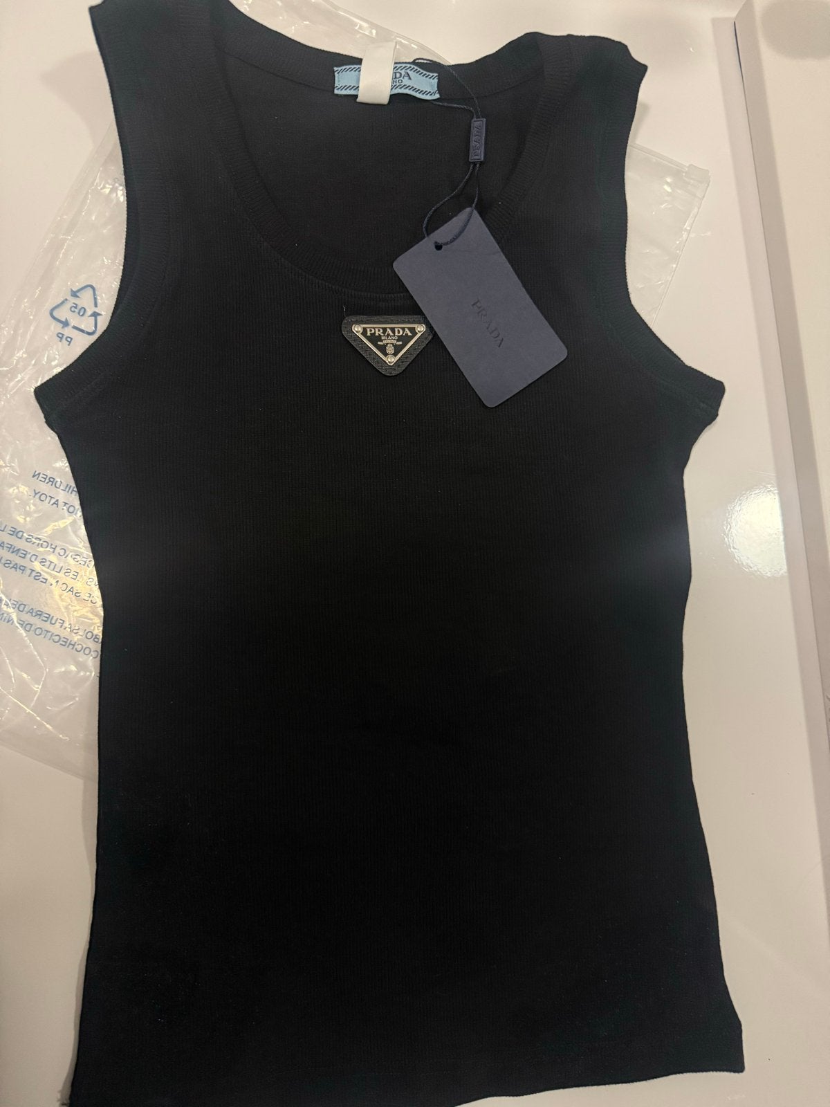 Prada Top Zwart Maat M - Nieuw met prijskaartje, Maat 38/40 (M), Zwart, Nieuw, Ophalen of Verzenden