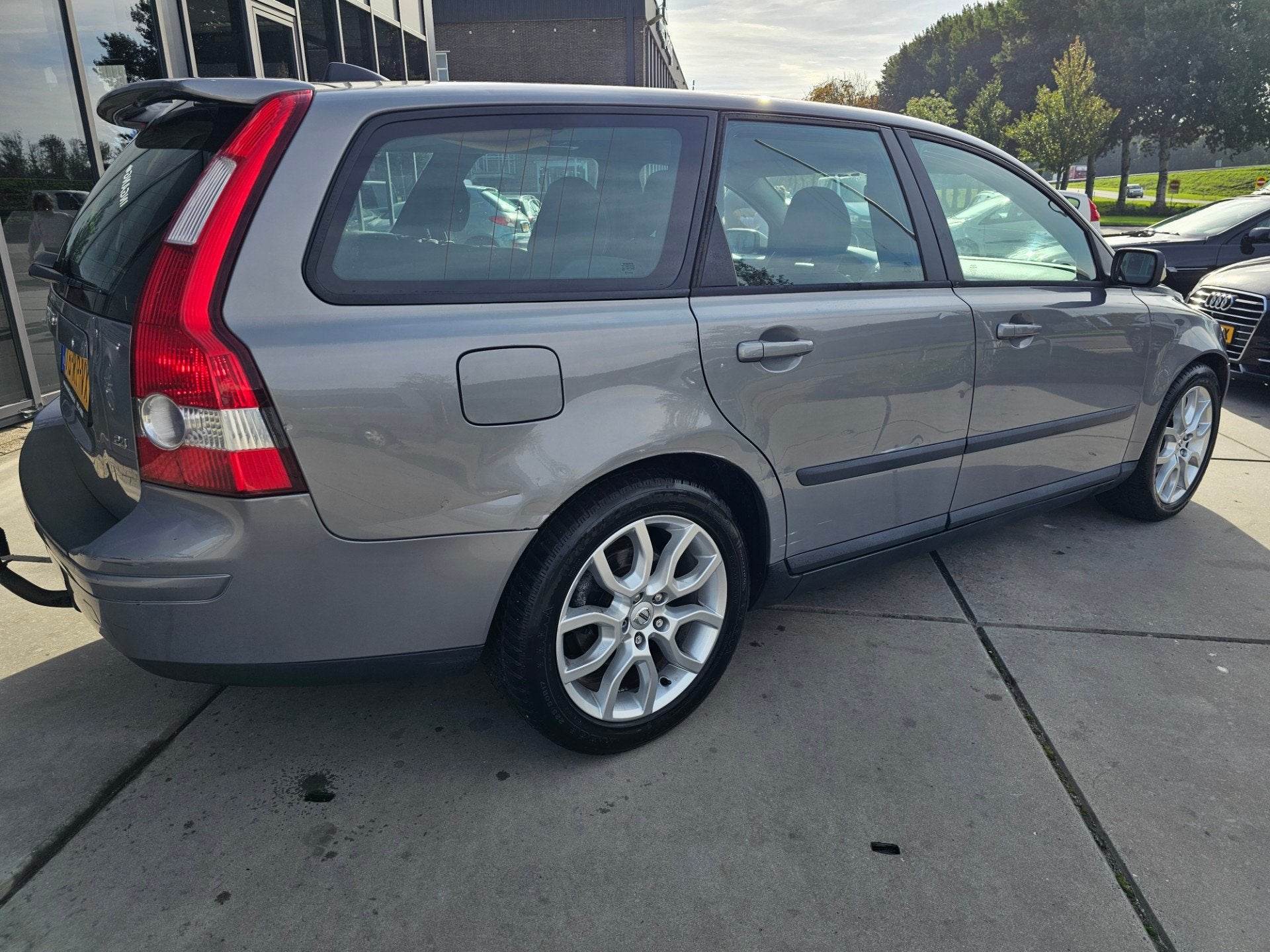 Volvo V50 2.4 Momentum - Automaat - Trekhaak -, Auto's, Stof, Gebruikt, Zwart, 700 kg