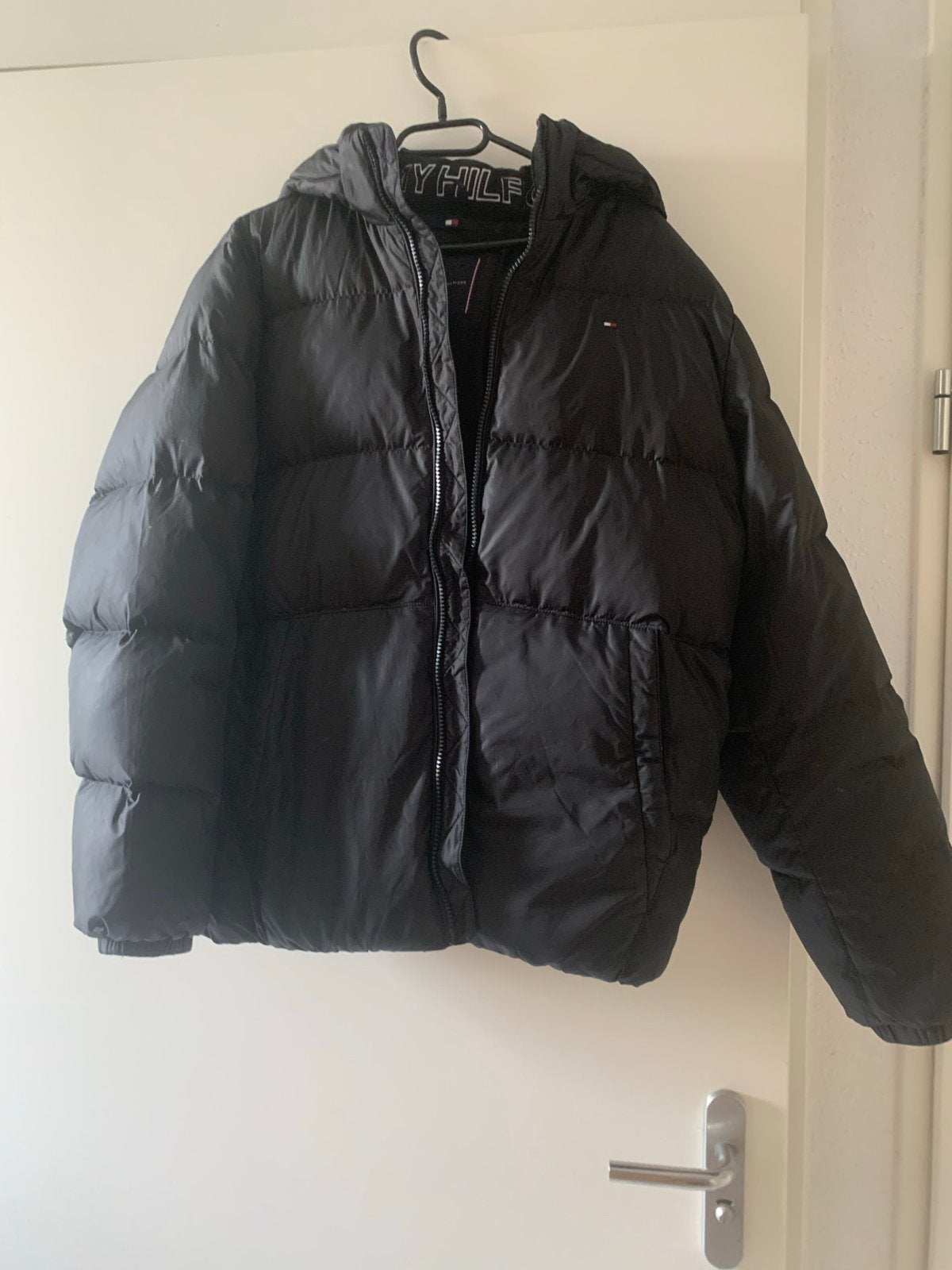 Tommy Hilfiger Puffer Jas Zwart Maat 176, Ophalen of Verzenden, Zo goed als nieuw, Jongen of Meisje, Jas