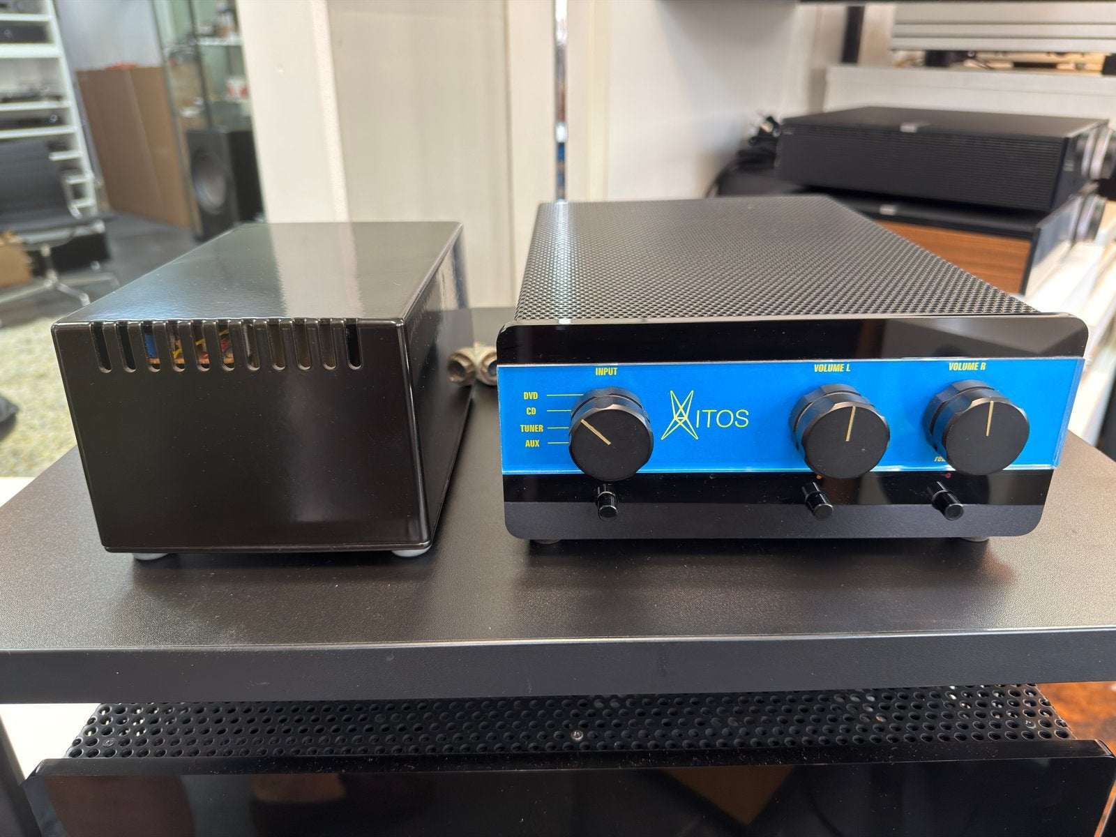 Aitos LV302 voorversterker, Audio, Tv en Foto, Versterkers en Receivers, Overige merken, Gebruikt, Aitos, Ophalen of Verzenden