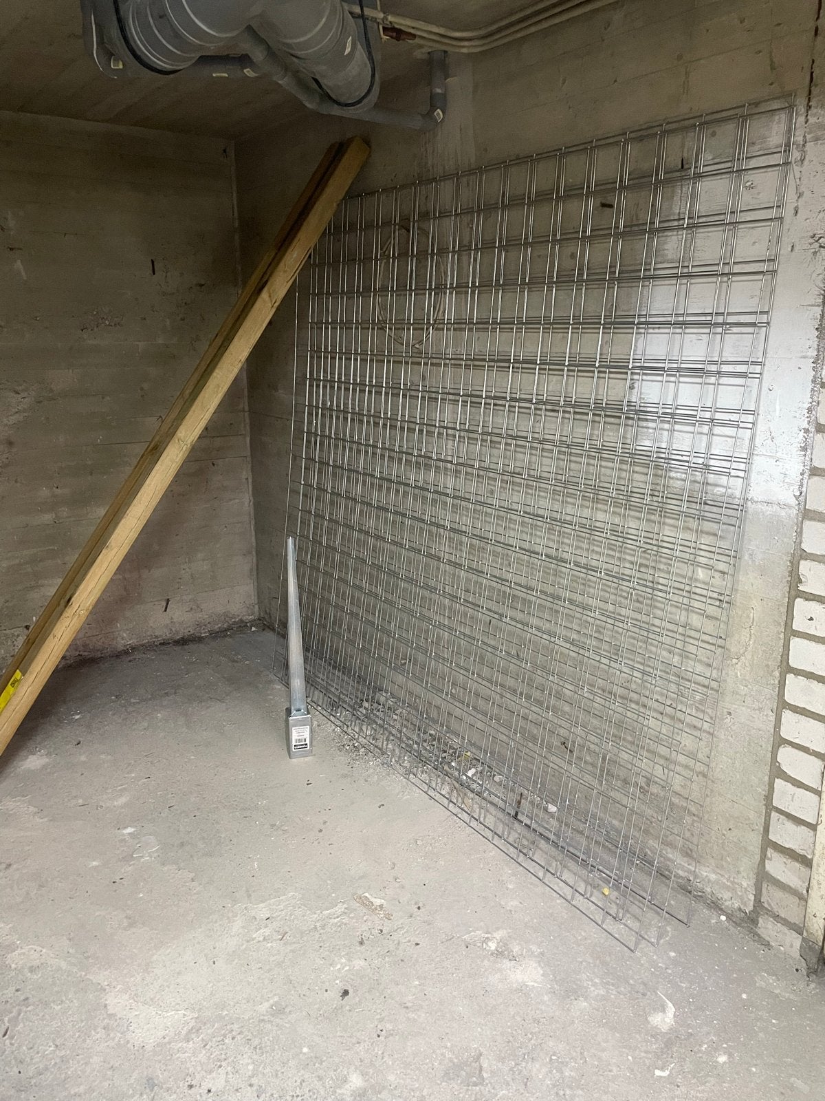 4 gaaspanelen 180x180, 2 houten palen 240cm, paalpunthouder, Ophalen, Nieuw, IJzer, Gaashekwerk