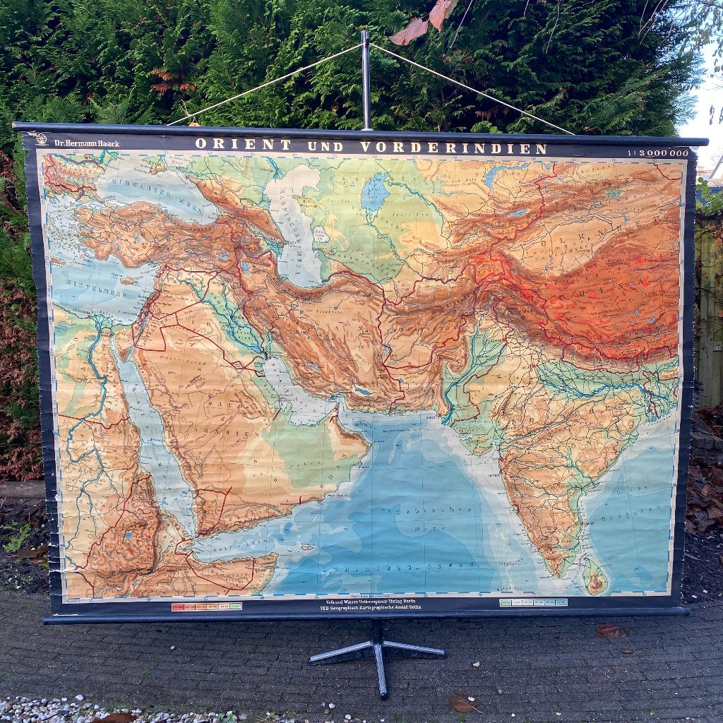 Grote wandkaart Midden-Oosten en Zuid-Azië, Antiek en Kunst, Antiek | Schoolplaten, Ophalen, Aardrijkskunde