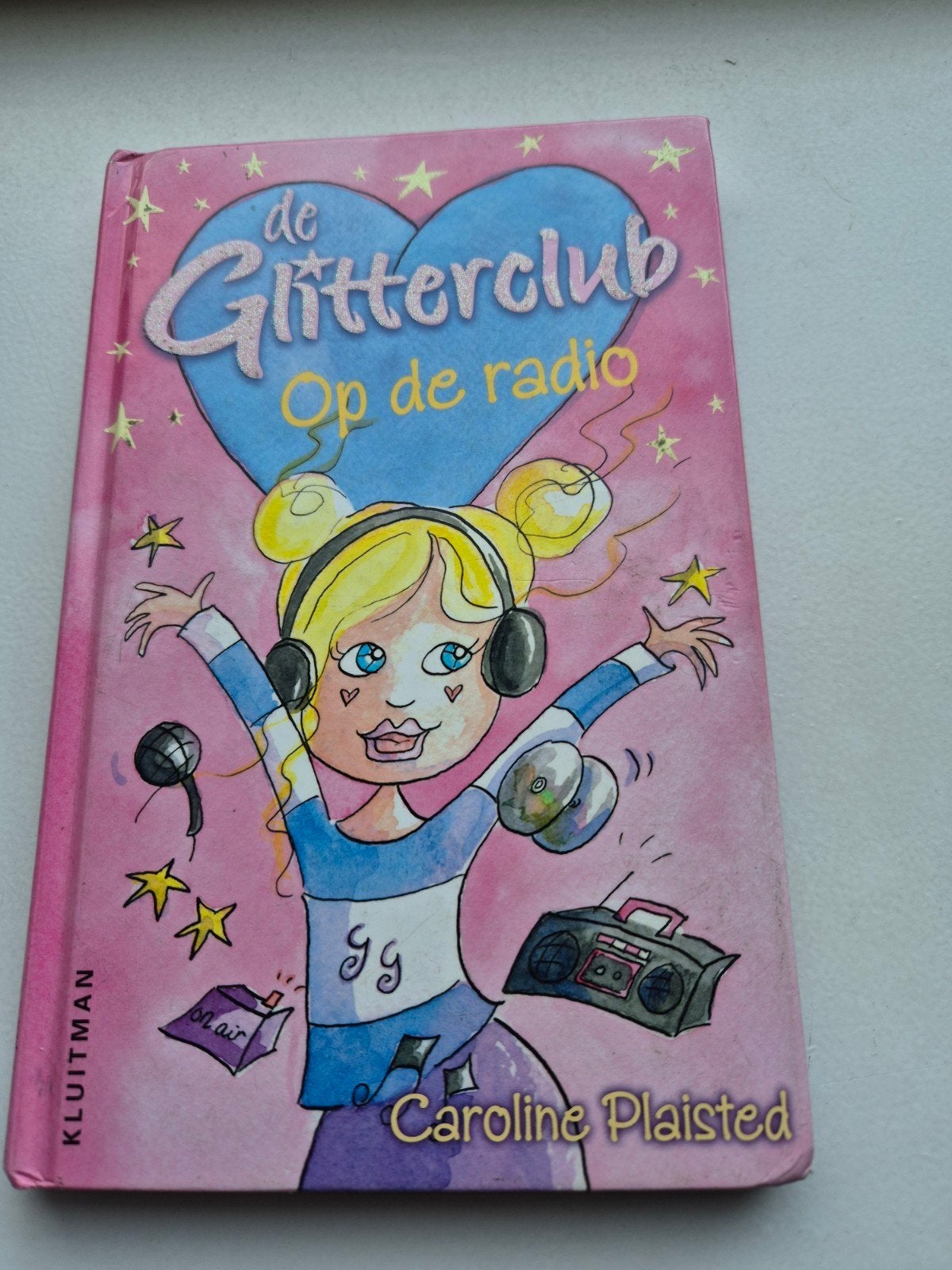 De Glitterclub: Op de radio - Caroline Plaisted, Boeken, Ophalen of Verzenden, Gelezen, Caroline Plaisted, Fictie algemeen