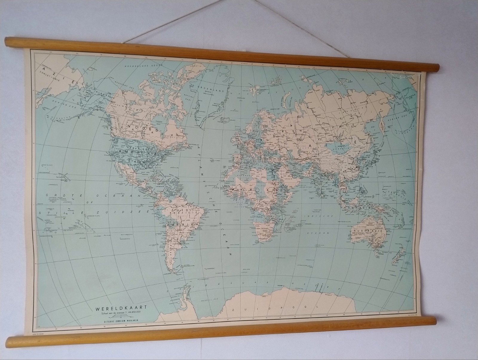 wereldkaart jaren 60, Antiek en Kunst, Antiek | Schoolplaten, Ophalen of Verzenden, Aardrijkskunde