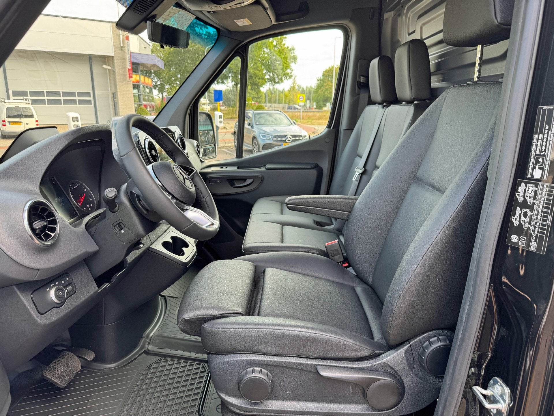 Mercedes-Benz Sprinter 319 L3H2 2x Schuifdeur BPM vrij Distr, Auto's, Automaat, 12 maanden, Achterwielaandrijving, Gebruikt