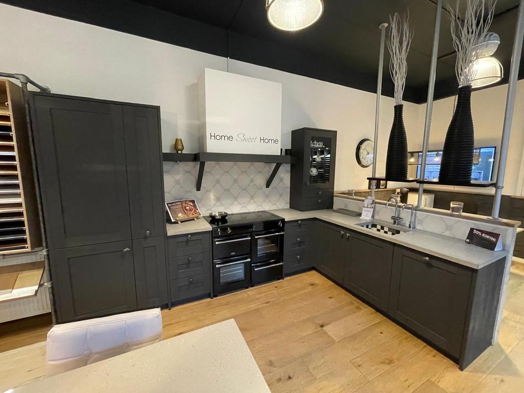 Landelijke Schröder keuken - Showroom uitverkoop, Huis en Inrichting, Keuken | Complete keukens, Ophalen, Zo goed als nieuw, Overige kleuren