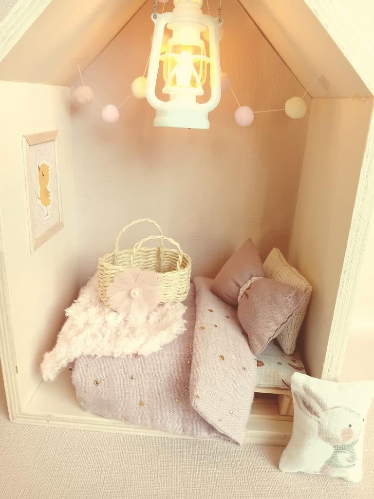 Nieuw! Lief muizenhuis (M)+accessoires en lampje • zachtroze, Ophalen of Verzenden, Nieuw, Poppenhuis