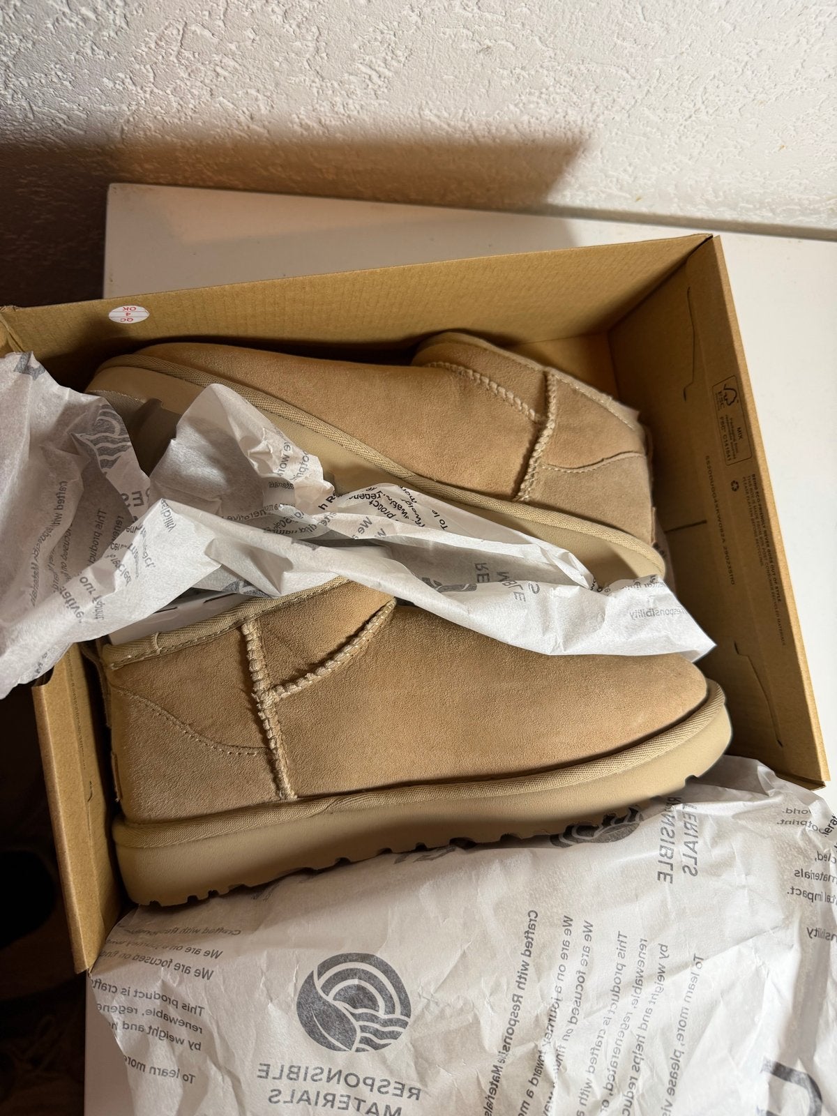 Ugg Classic Ultra Mini Laarzen - Nieuw in Doos maat 38, Ophalen of Verzenden, Nieuw, Beige, Lage of Enkellaarzen