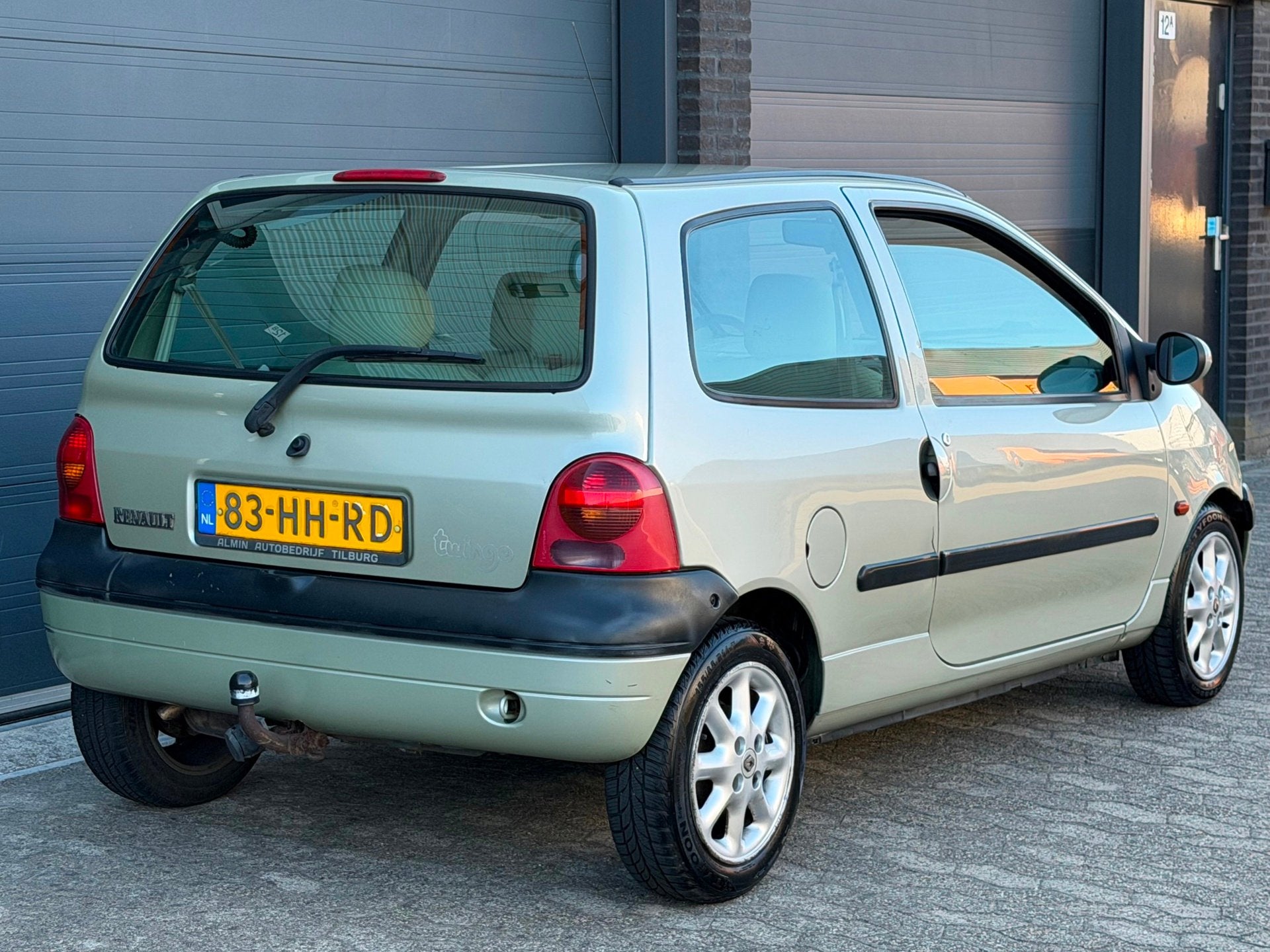 Renault Twingo 1.2-16V Epicéa AIRCO LEER APK NEW DISTRIBUTI, Auto's, Voorwielaandrijving, Elektrische ramen, Beige, 4 cilinders