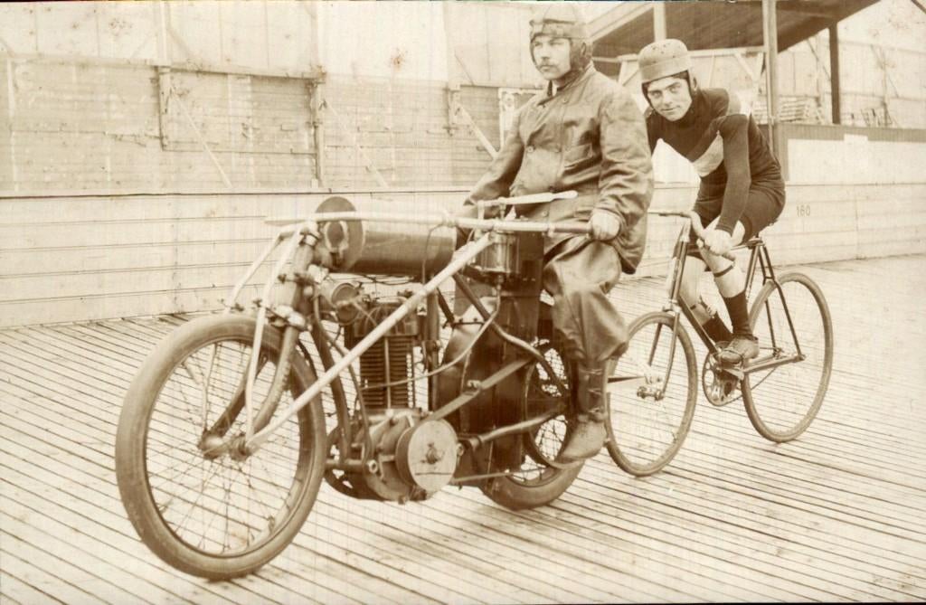Bertus Waterreus Kros Foks - Den haag Fotokaart wielrennen, Ophalen of Verzenden, Voor 1920, Ongelopen, Zuid-Holland