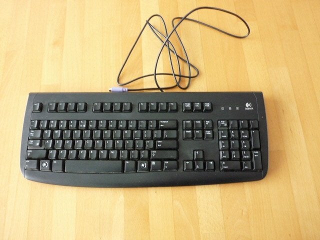 Logitech Deluxe 250 Keyboard met PS2 aansluiting, Computers en Software, Toetsenborden, Ophalen of Verzenden, Gebruikt