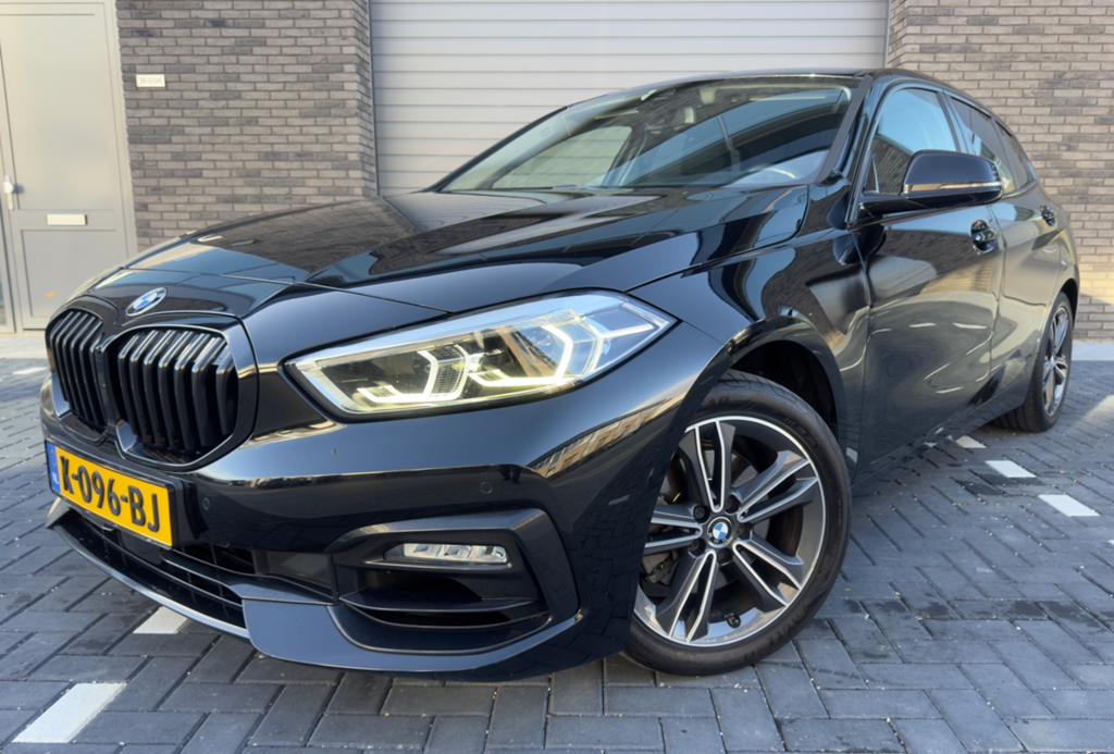 BMW 1-Serie 118i 140pk Aut 2020 Zwart Virtual NL Auto, Auto's, BMW, 1295 kg, Zwart, Origineel Nederlands, Particulier