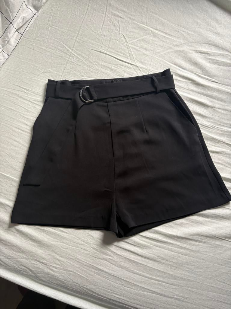 Guess short 30/L, Maat 38/40 (M), Kort, Zwart, Ophalen of Verzenden