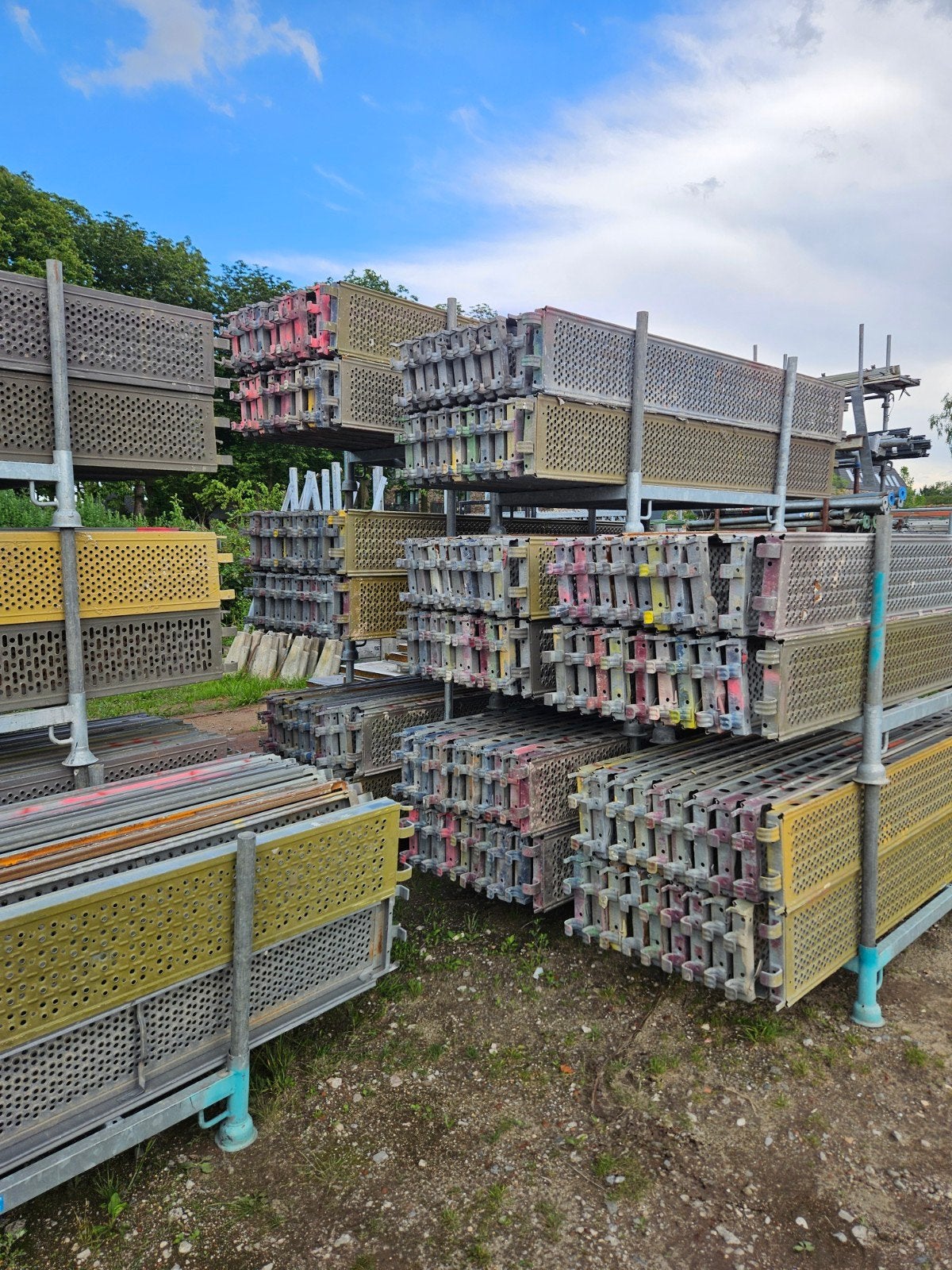 Layher stalen vlonders roostervloeren 2,57x0,32 mtr, Doe-het-zelf en Verbouw, Steigers, Ophalen, Gebruikt, ., 5 meter of hoger