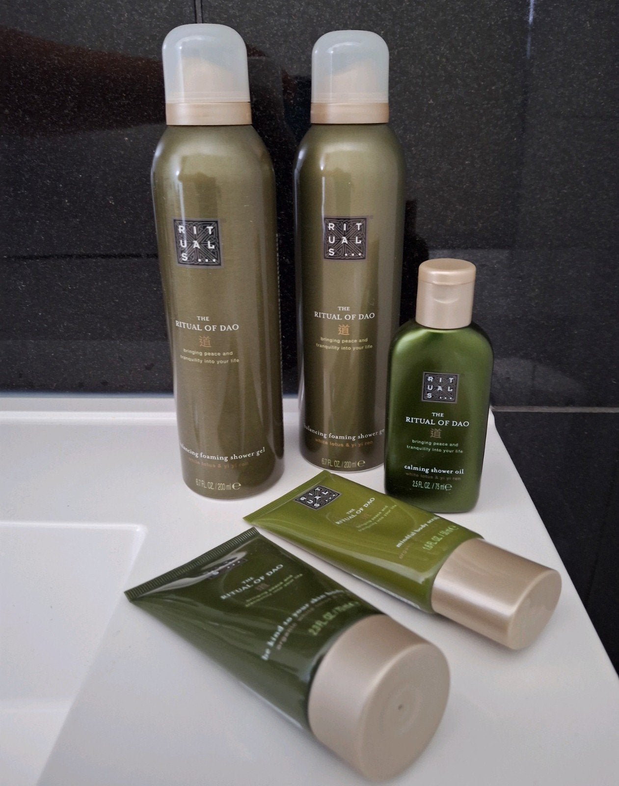 Rituals Dao 2 grote bussen shower gel/bodyscrub/olie & creme, Sieraden, Tassen en Uiterlijk, Uiterlijk | Lichaamsverzorging, Ophalen of Verzenden